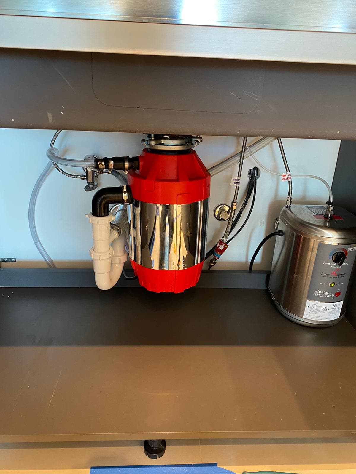 Professional plumber in Miami at work